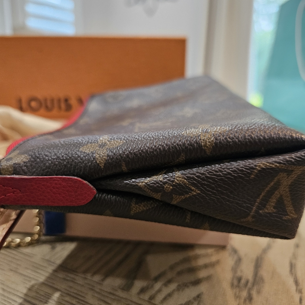 Louis Vuitton Pallas Clutch - Picture 5 of 6